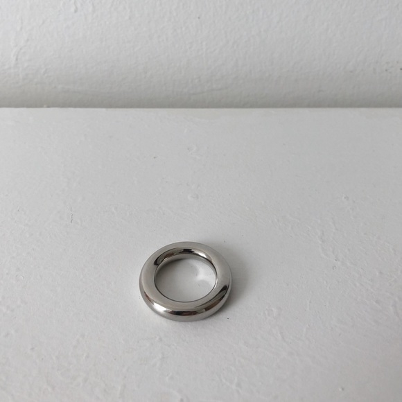 Heavy Solid Round Ring - Picture 5 of 6